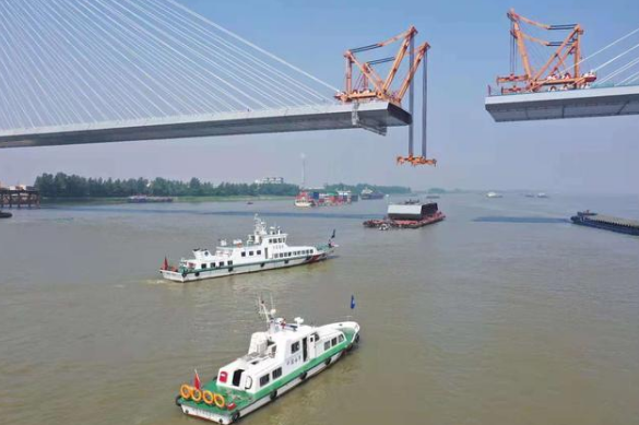 成華制造恭賀合安九鐵路長江大橋順利合龍