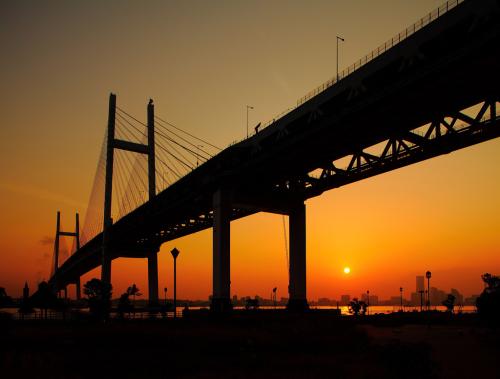 基礎(chǔ)設(shè)施建設(shè)離不開起重滑車