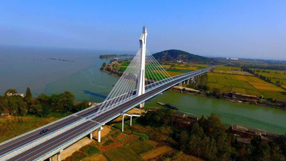 橋梁修建中起重滑車的身影