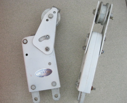 商場(chǎng)外墻換新使用吊籃鎖