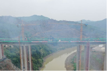 廣西田西高速福達(dá)馱娘江大橋建設(shè)使用起重滑車(chē)