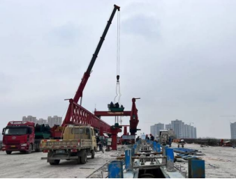 莫干山路提升改造工程吊裝使用起重滑車(chē)