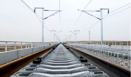 中蘭鐵路寧夏段軌道鋪設(shè)使用起重滑車(chē)