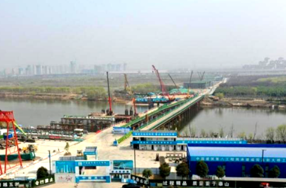 咸陽(yáng)渭河大橋鋼箱梁吊裝使用起重滑車(chē)