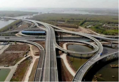 濟寧環(huán)湖大道東線工程箱梁架設(shè)使用起重滑車