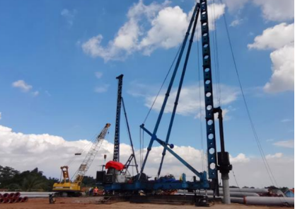 咸陽跨渭河大橋項(xiàng)目主橋鋼梁使用起重滑車吊裝