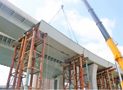 徐州城東大道項(xiàng)目鋼箱梁吊裝使用起重滑車