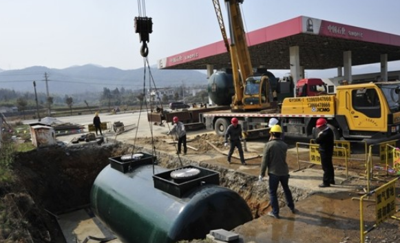 環(huán)保儲(chǔ)油罐的安裝工作中滑車(chē)的吊裝工作