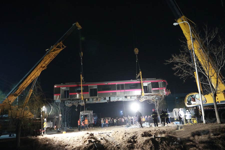 成華滑車助力北京亦莊線脫軌地鐵吊移連夜展開
